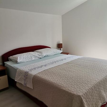 Appartement Magnavisum à Kaštelir Extérieur photo