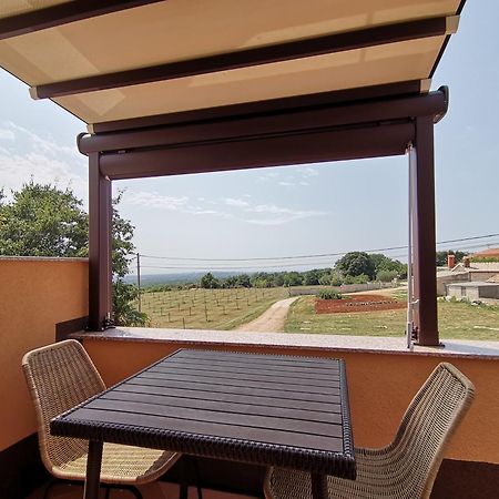 Appartement Magnavisum à Kaštelir Extérieur photo